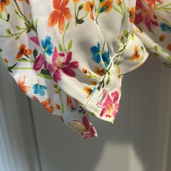 Beautiful Floral GAP Blouse NWT - Picture 4 of 4